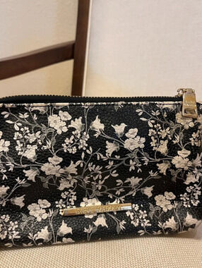 Steve Madden floral cute wristlet